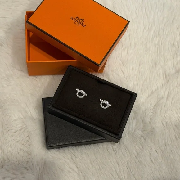 Brand New! ✨ HERMES Finesse 18K White Gold Diamond Earrings - Picture 3 of 5